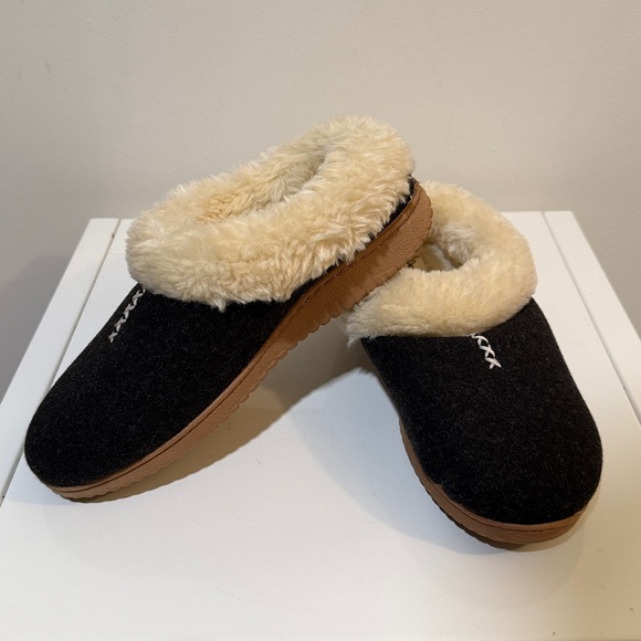 dearfoams Shoes - Dearfoams Women's sleepers. Size 7-8.